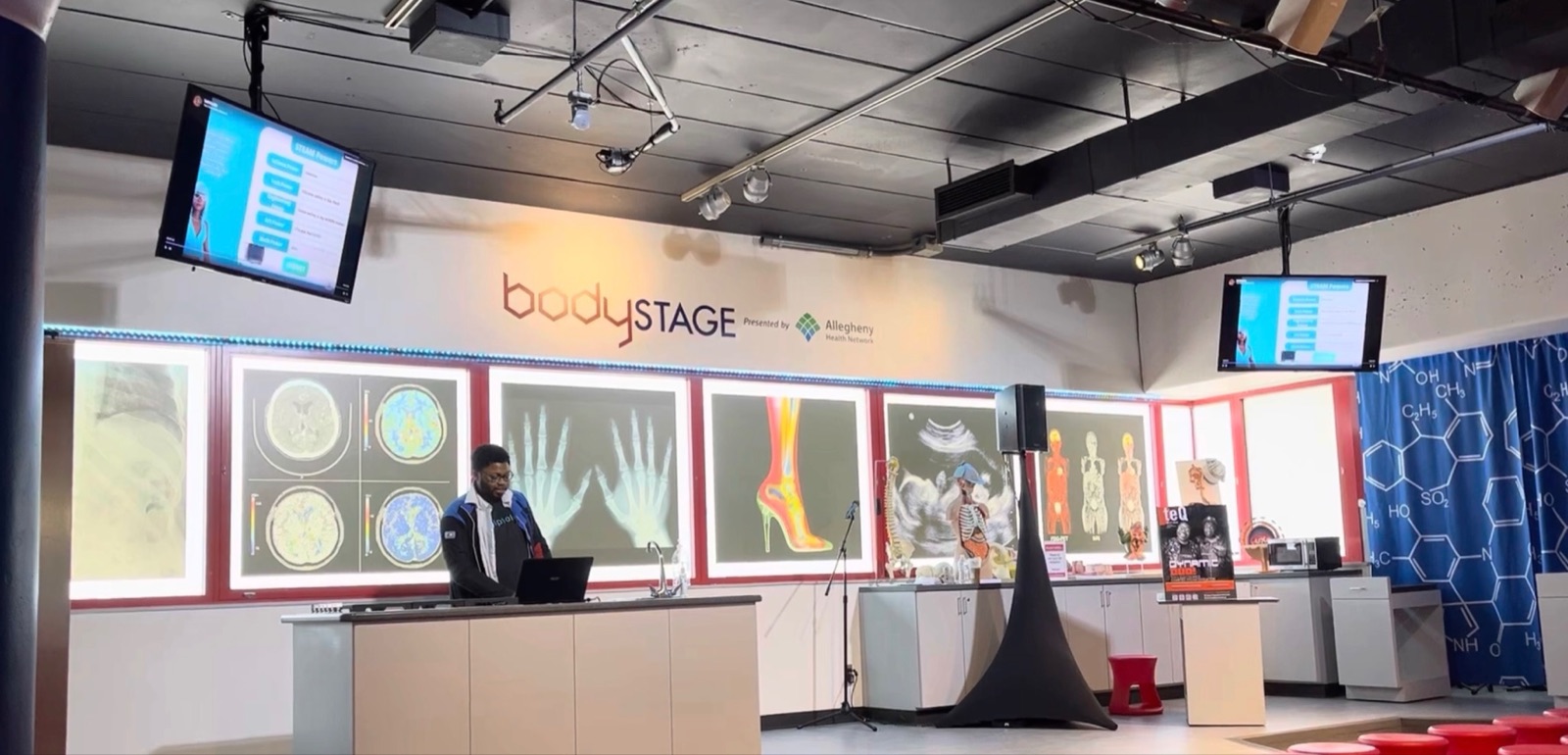 Wole Idowu presenting on the BodyStage at Carnegie Science Center